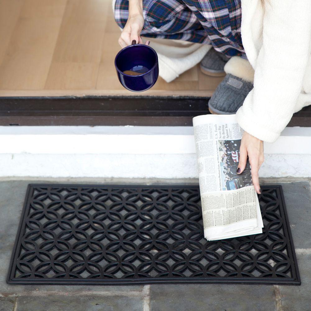 Entryways Circle Chains 16 In X 28 In Recycled Rubber Door Mat