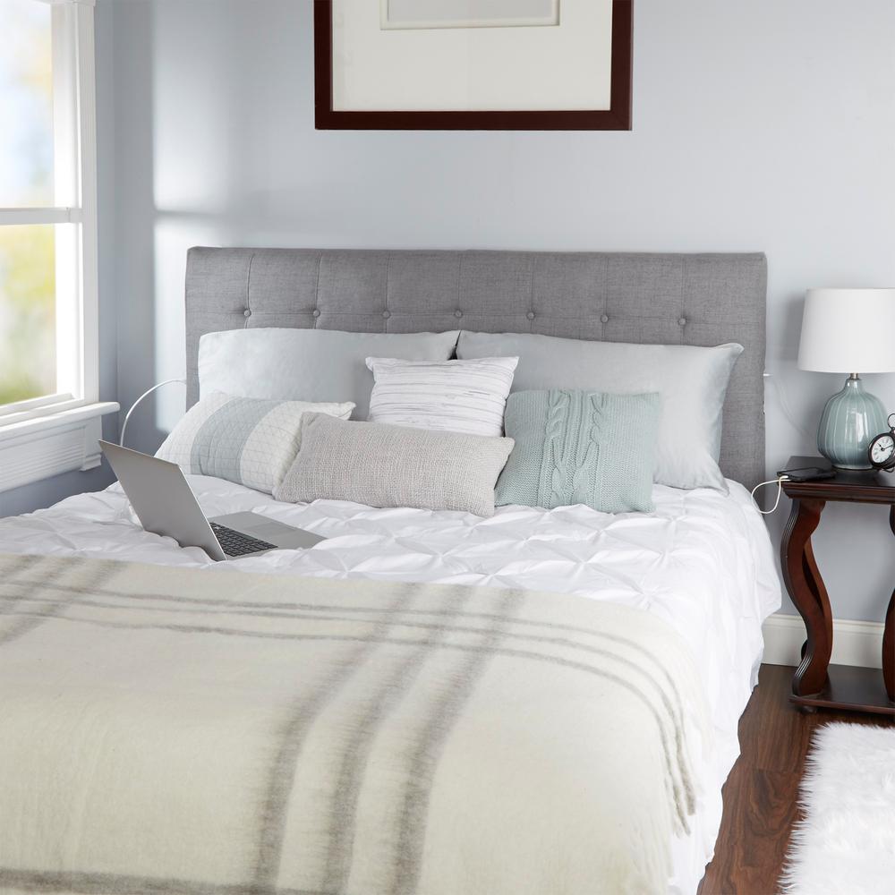 Silverwood Furniture Reimagined Audrey Tufted Powered Silver Queen
