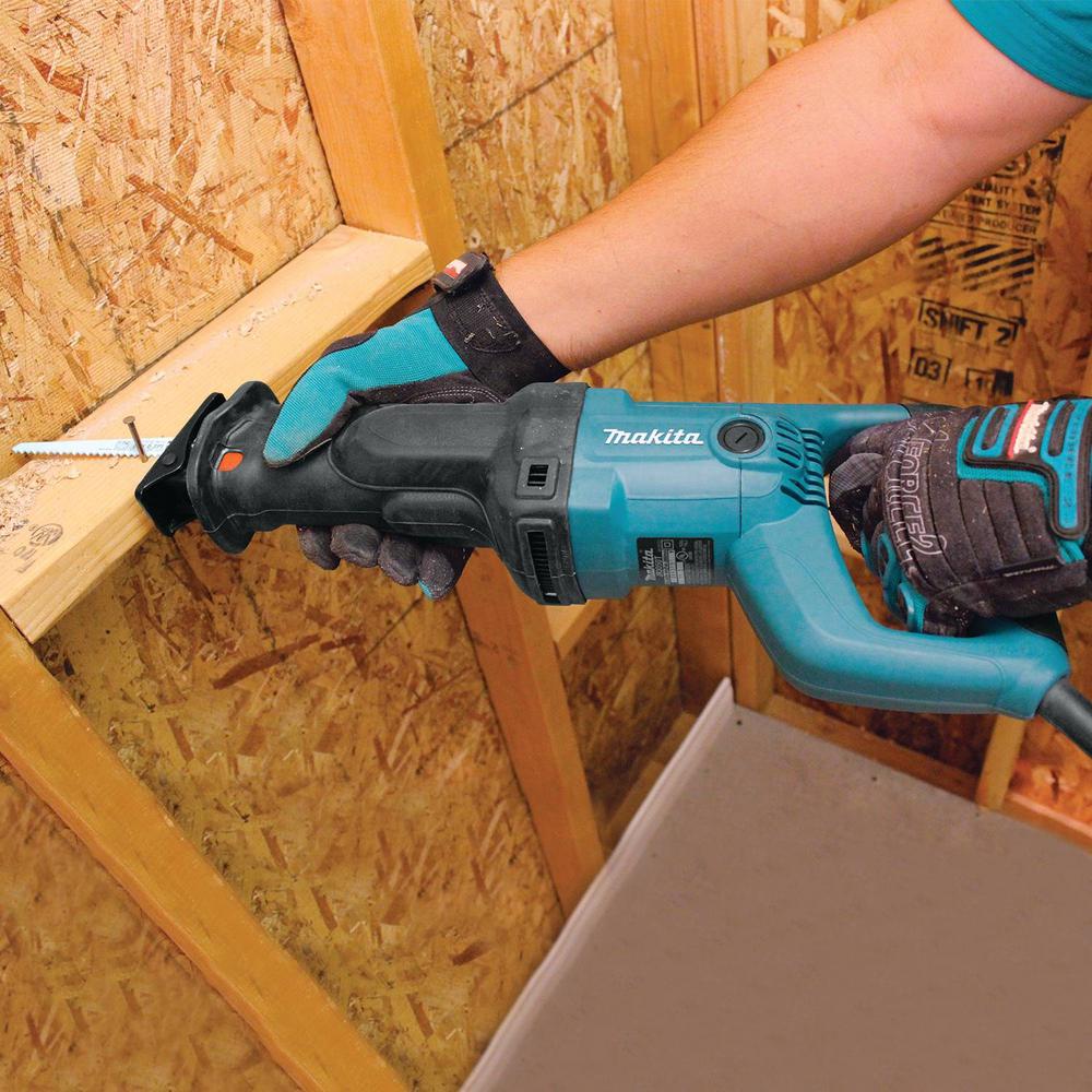 Makita 11 Amp Corded Variable Speed Reciprocating Saw With Wood Cutting Blade Metal Cutting Blade And Hard Case No Lock On Jr3050tz The Home Depot