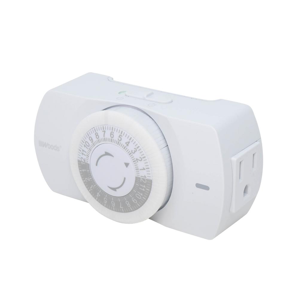 Woods Indoor Mechanical Outlet Timer 15 amps 125 volts White