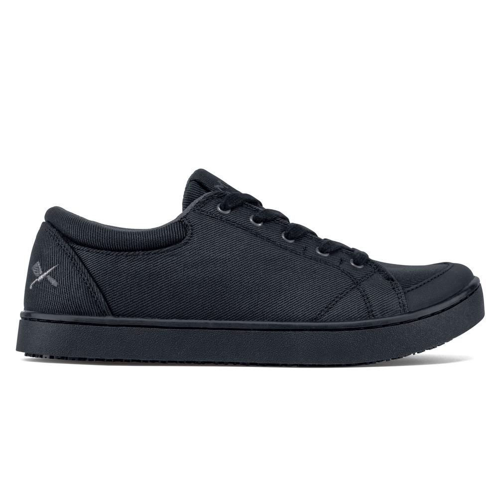 black shoes size 7