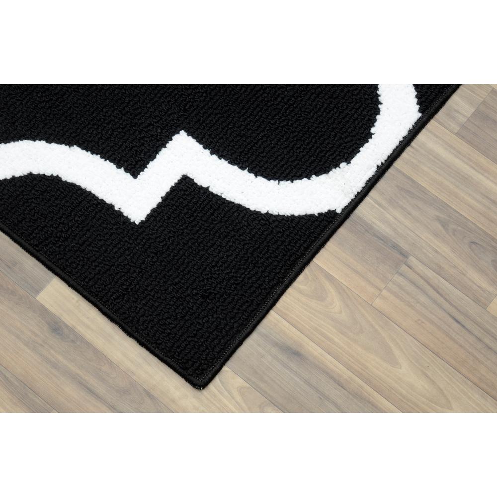 Garland Rug Large Quatrefoil Black White 2 Ft X 5 Ft Runner Rug Ll240w02406053 The Home Depot