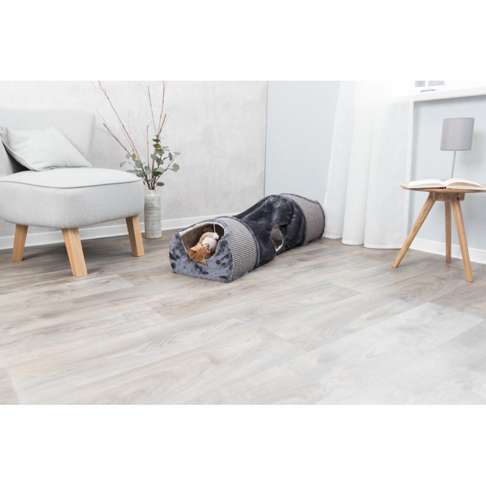 trixie scratching tunnel