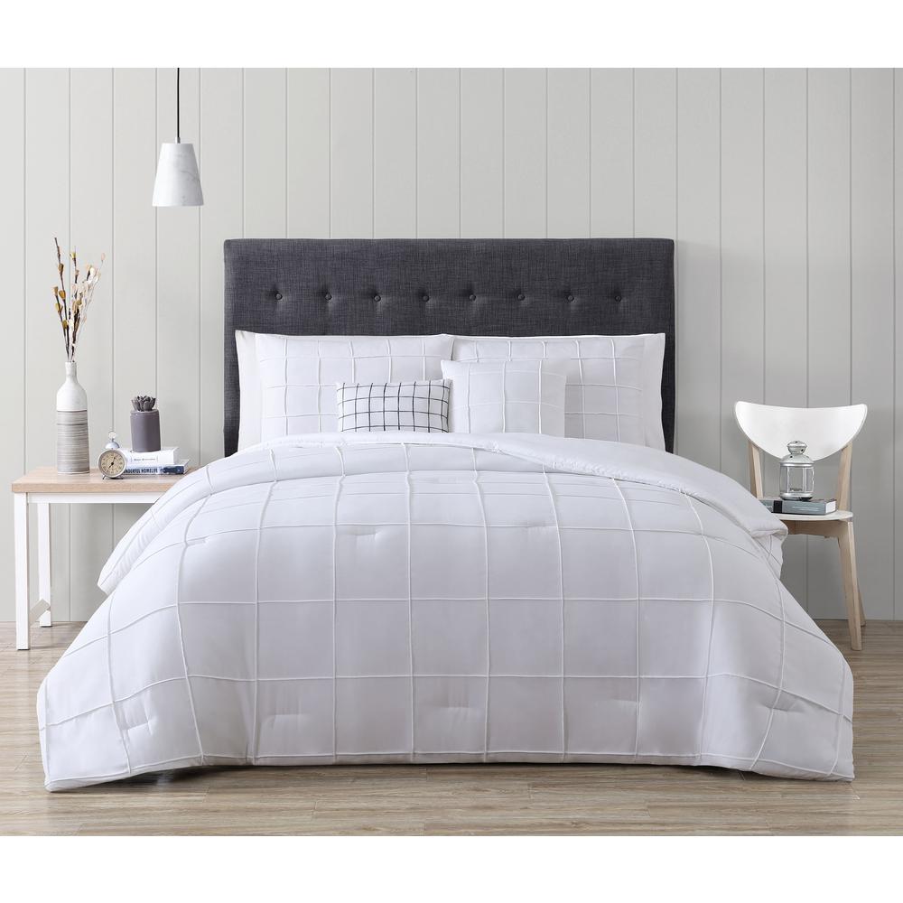 comforter with pillows