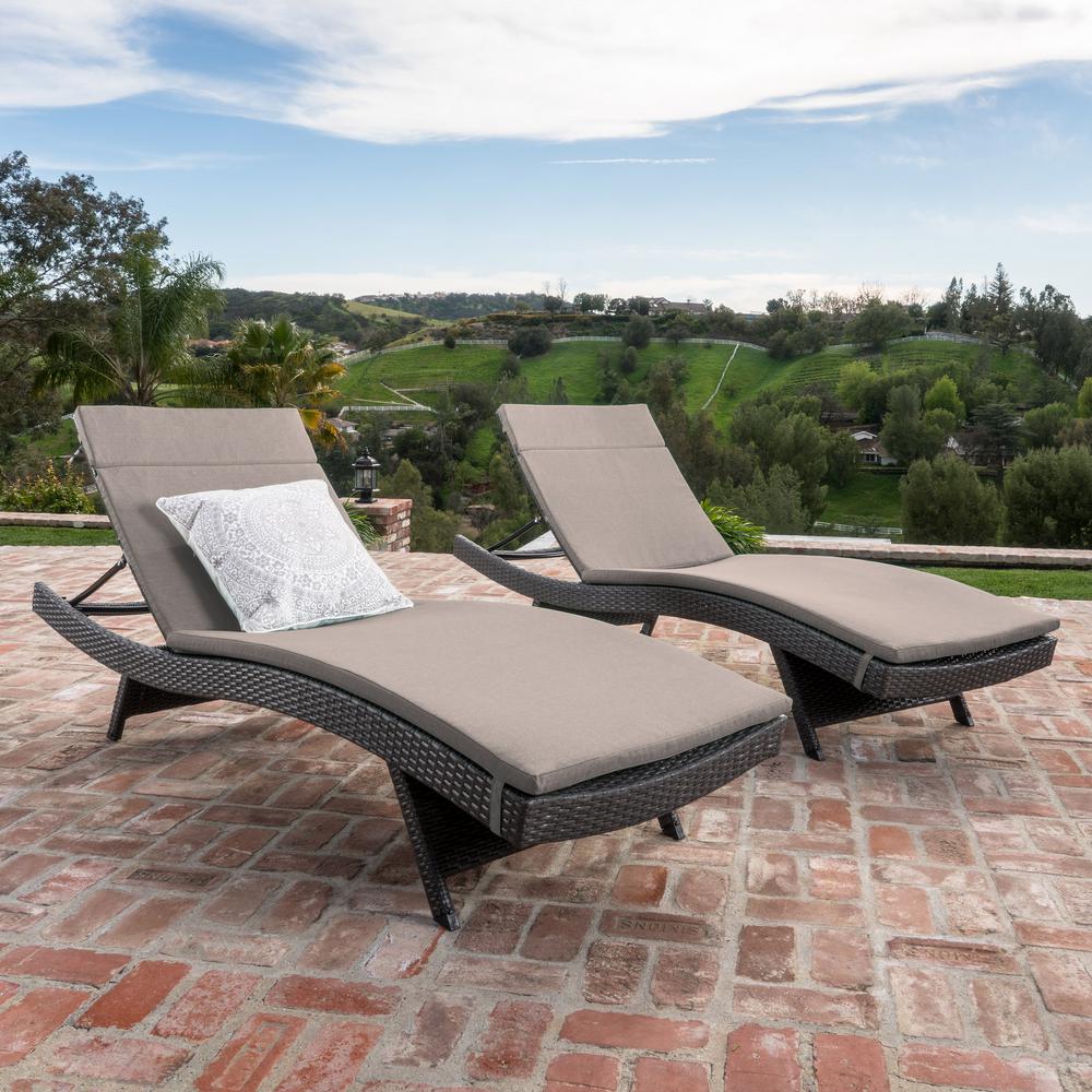 Salem Grey 4-Piece Wicker Outdoor Chaise Lounge with Charcoal Cushions