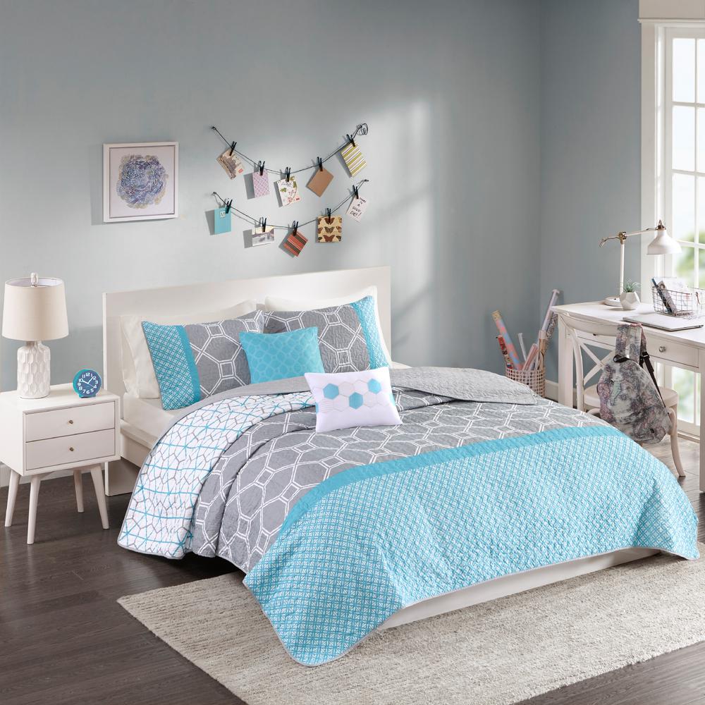 Intelligent Design Zara 5 Piece Blue King California Geometric Intelligent Design Zara 5 Piece Blue King California Geometric Coverlet Set