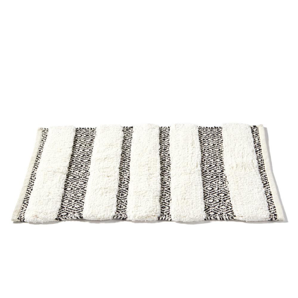 grey and white bath rugs