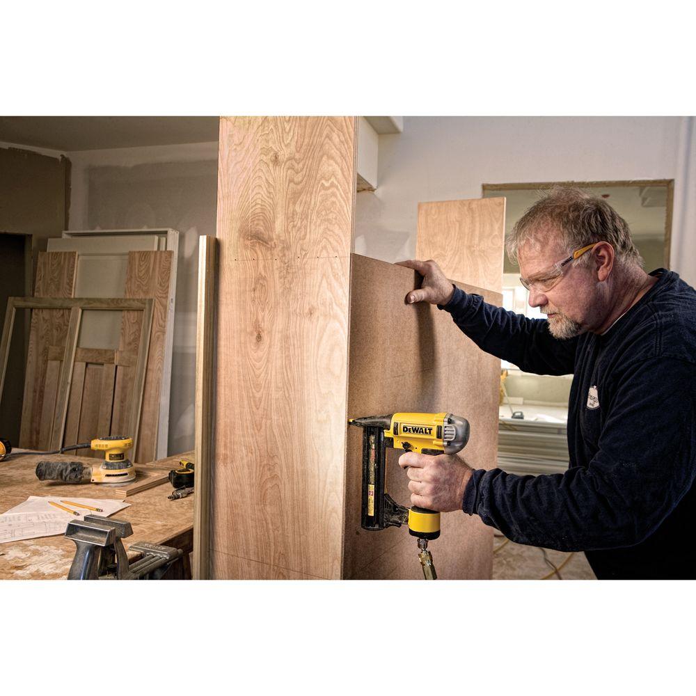 dewalt pneumatic staple gun