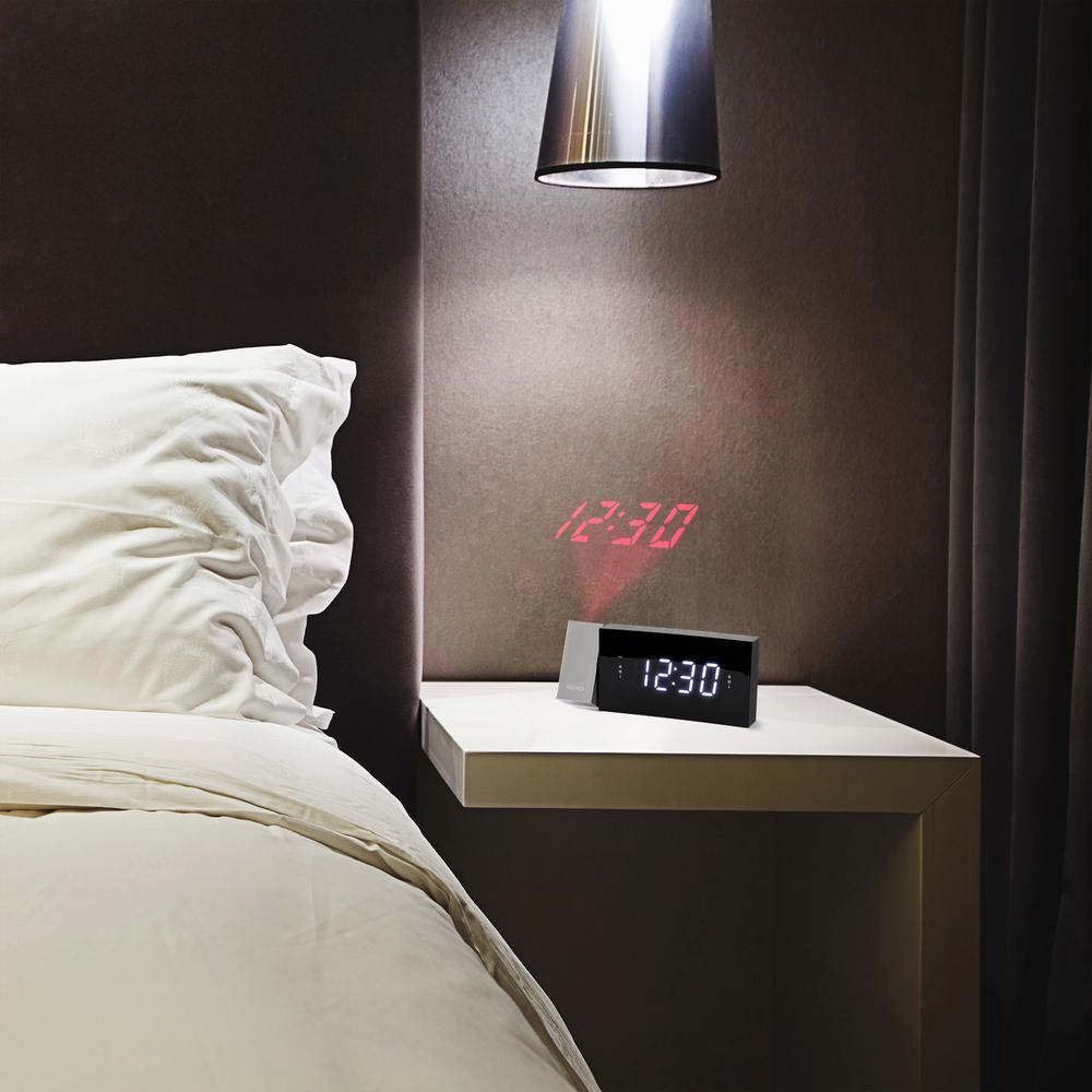 JENSEN Black and Silver Digital Dual Alarm Projection Clock Radio by JENSEN