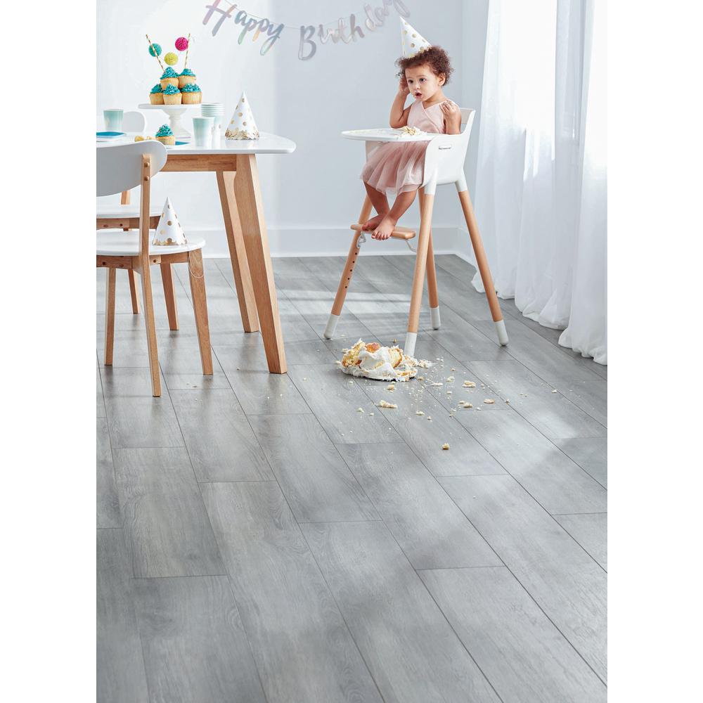Home Decorators Collection Disher Oak 8mm Thick X 8 03 In Wide X 47 64 In Length Laminate Flooring 21 26 Sq Ft Case 360831 23546 The Home Depot