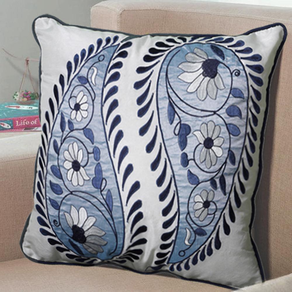 LR Resources Contemporary Blue And White 18 In X 18 In Square   Blues Lr Resources Throw Pillows Pillo07206buwiipl 64 1000 