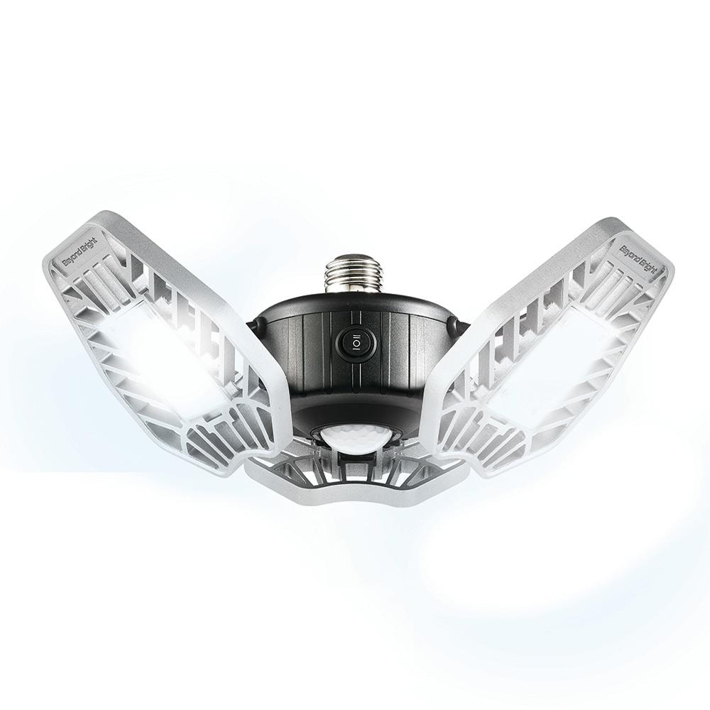 Photo 1 of 7.5 in. x 4.25 in. 6000 Lumens Single Pole Occupancy LED Flush Mount Motion Activated Garage Light

//powers on