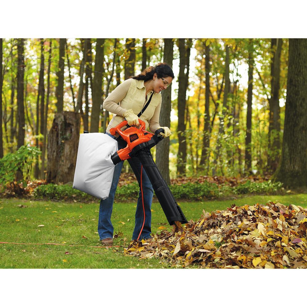 Black Decker 230 Mph 385 Cfm 12 Amp Corded Electric 3 In 1 Handheld Leaf Blower Vacuum Mulcher Bv3600 The Home Depot