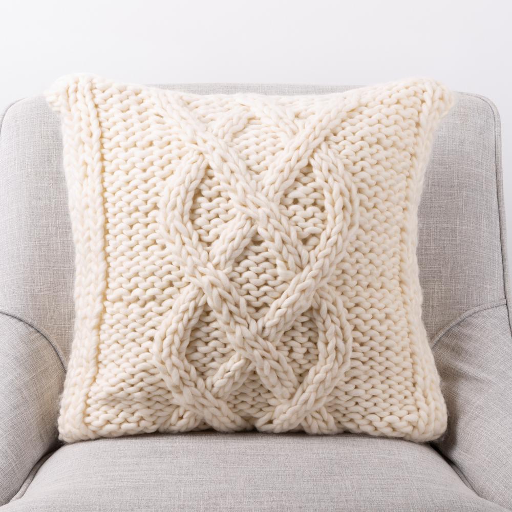 Glitzhome 18 In L X 18 In W Ivory Handmade Acrylic Cable Knit