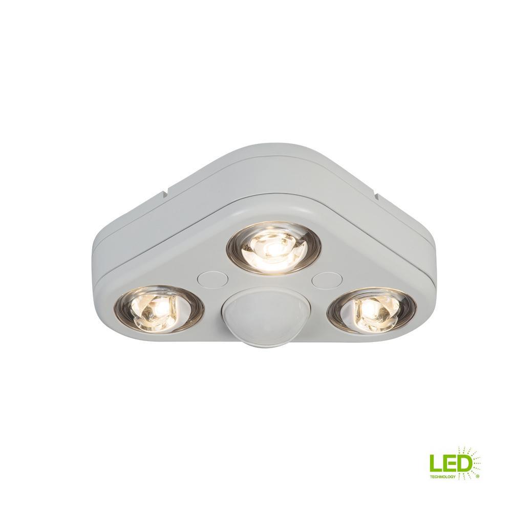 Defiant 180 White Led Wi Fi Motion Security Light Dfi 5892 Wh Revolve 270 Degree White Triple Head Motion Activated Outdoor Integrated Led