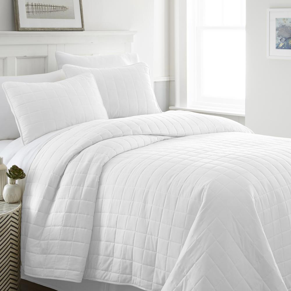 Becky Cameron Square White King Performance Quilted Coverlet Set