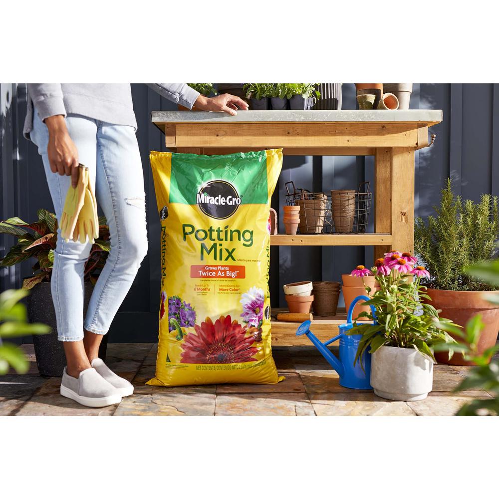 Miracle Gro 2 Cu Ft Potting Mix 75652300 The Home Depot