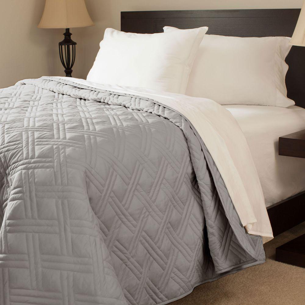 Lavish Home Solid Color Silver Full Queen Bed Quilt 66 40 Fq S The Lavish Home Solid Color Silver Full Queen Bed Quilt